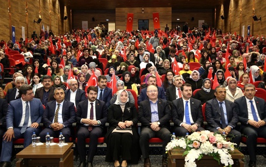 Sezai Karakoç'un hayata bakışı öğrencilere anlatıldı