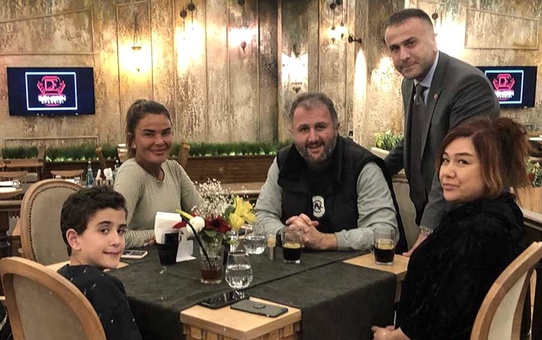 Boşandıktan sonra ilk kez aynı karedeler!