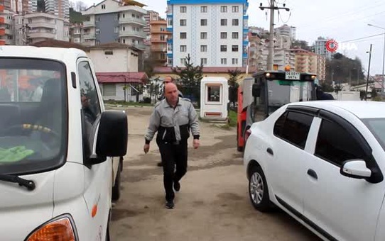 Belediye işçileri çöpte 80 bin liralık saat aradı