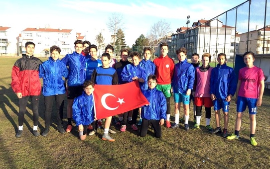 Bozhüyükspor hazırladıkları video paylaşımı ile 'evde kal' çağrısı yaptı