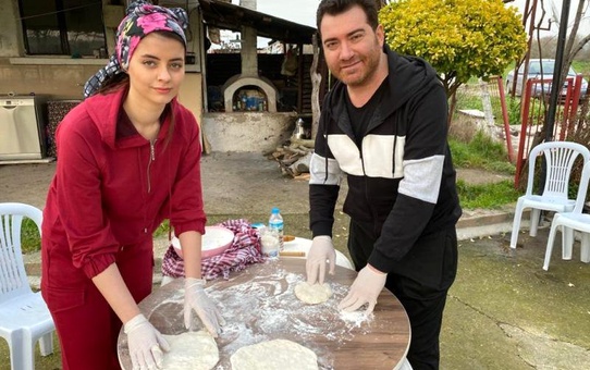 Korona günlerini köydeki evinde geçiriyor