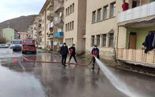 Cadde ve sokaklarda korona virüs temizliği