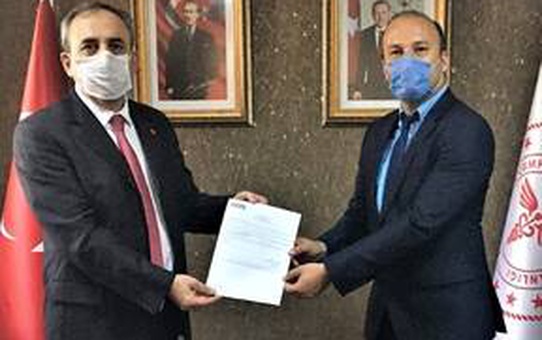 Mersin'de sağlık çalışanlarına 5 bin cerrahi maske ve 50 siperlik desteği