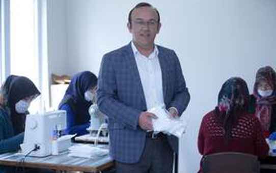 Kuruçay'da kadınlar maske üretiyor