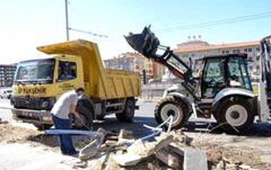 Emeksiz alt kavşağındaki trafik sıkışıklığını gideriliyor