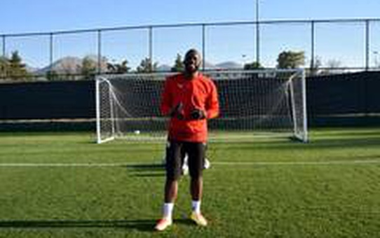 BB Erzurumspor'un yeni file bekçisi Farnolle ilk antrenmanına çıktı