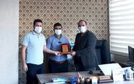 Hizmetleri plaketle ödüllendirildi
