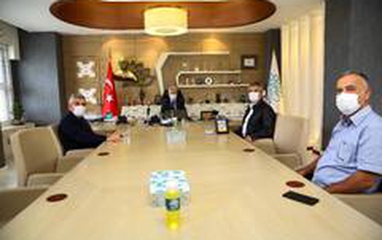 Nilüfer Belediyesi'nden sağlıkçılara 100 bin maske