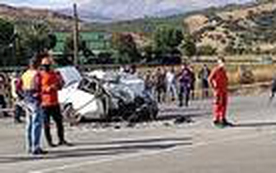 Otomobilin tıra çarpması sonucu 1 kişi öldü