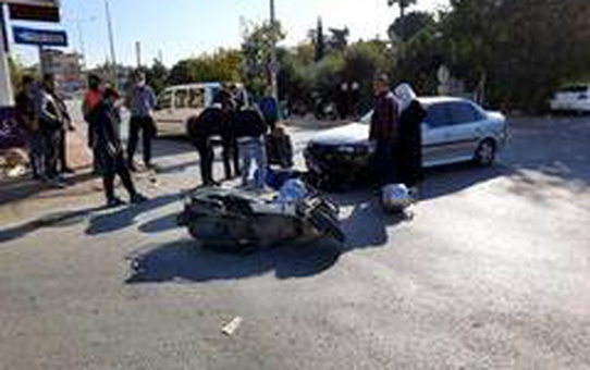 Motosiklet ile otomobil çarpıştı: 1 yaralı