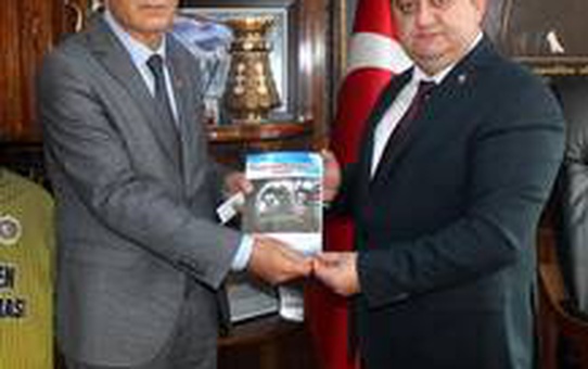 GMİS'ten Yerlikaya'ya plaket