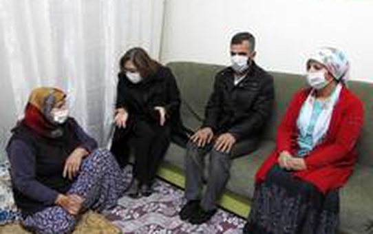 'Televizyonum yok, kısıtlamayı duymadım' diyen ayakkabı boyacısına Fatma Şahin'den iki müjdeli haber