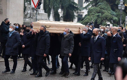 Paolo Rossi son yolculuğuna uğurlanırken evine hırsız girdi