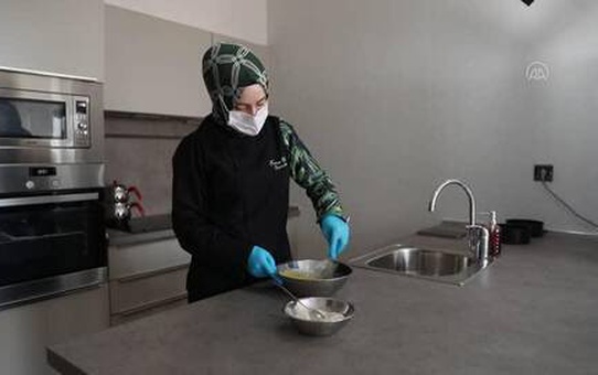 Kesilmeye kıyılamayan pastalar tasarlıyor