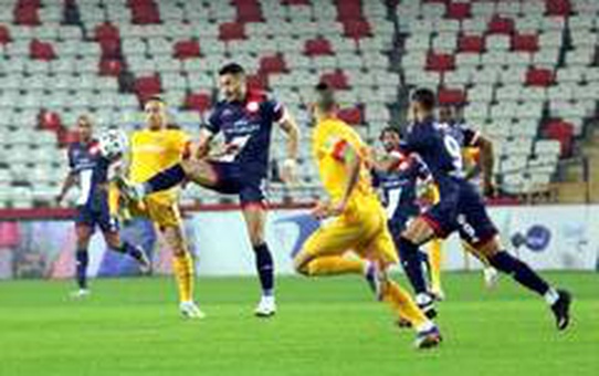Antalyaspor, sahasında karşılaştığı Kayserispor'u 2-0 mağlup etti