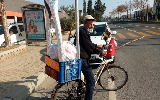Feyzullah Dede, emekli olduktan sonra bisikleti ile yeniden gençleşti