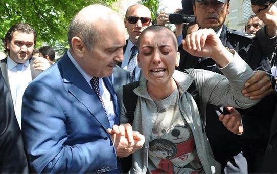 Eski Çevre ve Şehircilik Bakanı Bayraktar'dan Dilek Özçelik açıklaması: İçim rahat, dünyanın en mutlu 100 insanından biriyim