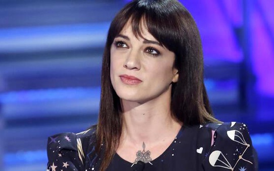 Oyuncu Asia Argento, yönetmen Rob Cohen'in kendisine tecavüz ettiğini itiraf etti