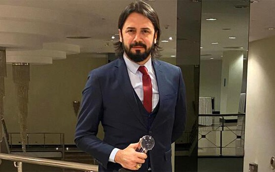 Oyuncu Cem Uçan'a En İyi Erkek Oyuncu ödülü