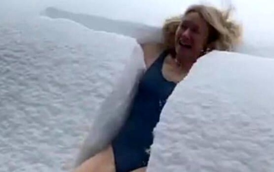 Ünlü oyuncunun videosu olay oldu: Kar yağınca aklıma geldi