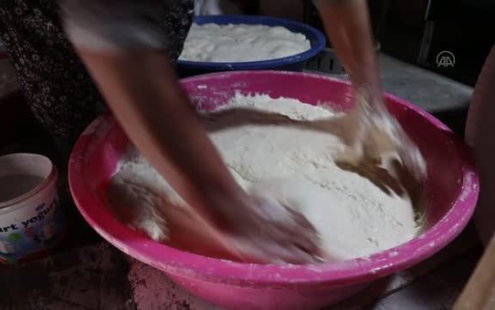 Cami inşasına destek için başladığı ekmek yapımı gelir kapısı oldu