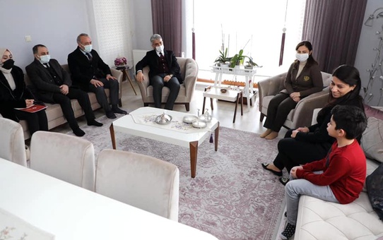Makas çiftinden şehit ailesine ziyaret