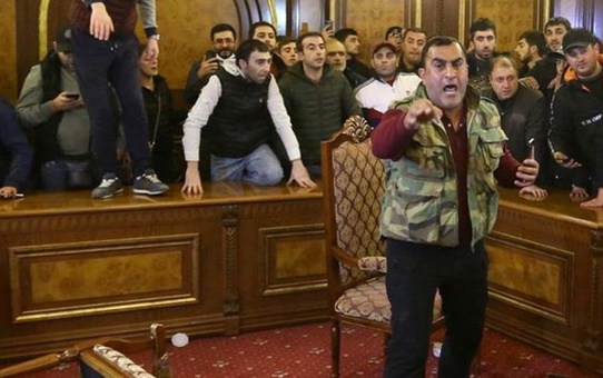 Son Dakika: Ermenistan ordusu, Başbakan Paşinyan ve hükümetin istifasını talep etti