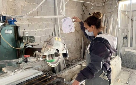 Ekmeğini 'Mermer'den çıkartan kadın