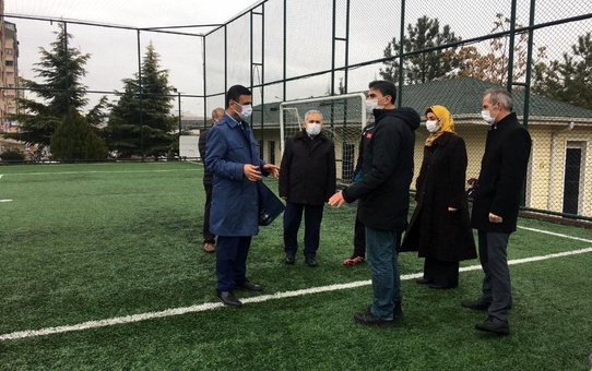 Başkent'te yüzme havuzu, halı sahalar ve spor tesisleri denetlendi