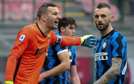 İtalya Serie A ekiplerinden Inter'in kalecisi Samir Handanovic, koronavirüse yakalandı