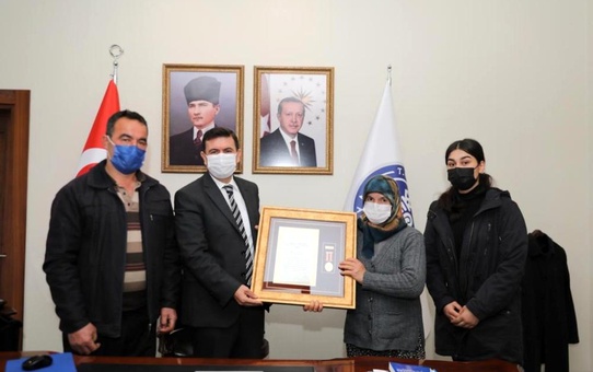 Şehit Hüseyin Mertoğlu'nun ailesine devlet övünç madalyası