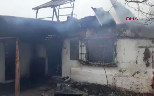 AFYONKARAHİSAR Sobadan çıkan yangında yaşlı çift evsiz kaldı