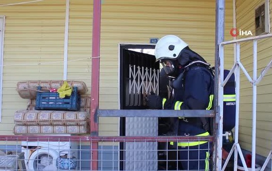Çamaşır makinesinden çıkan yangın evi küle çevirdi