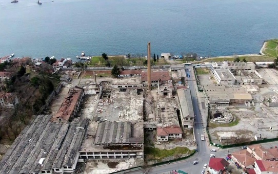 Beykoz'un sembolik değerlerinden Paşabahçe cam fabrikasının son hali havadan görüntülendi