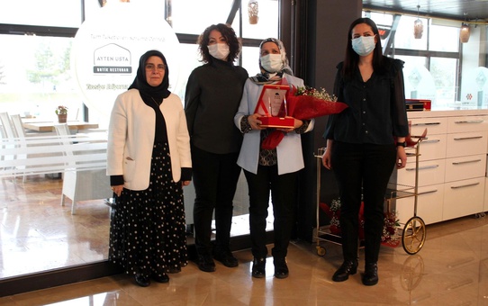 Ayten Usta'dan çalışanlarına moral etkinliği