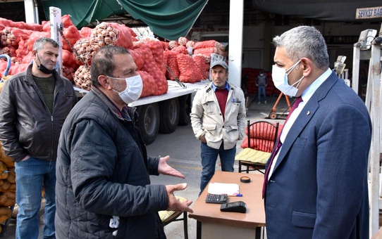 Başkan Sadıkoğlu sebze meyve komisyoncularının sorunlarını dinledi