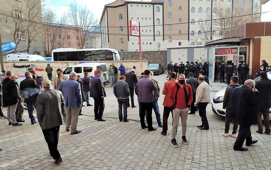 Muş'ta arazi kavgası: 9 yaralı