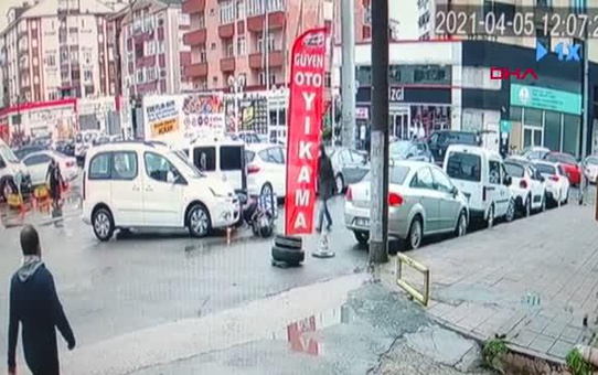 ZONGULDAK Otomobil ile motosikletin çarpışma anı güvenlik kamerasında