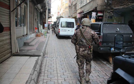 Diyarbakır'daki terör operasyonunda, HDP'li vekilin danışmanı dahil 11 tutuklama