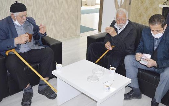 Ağrı'da huzurevinde kalan hayırsever cami inşaatına 5 bin lira bağış yaptı