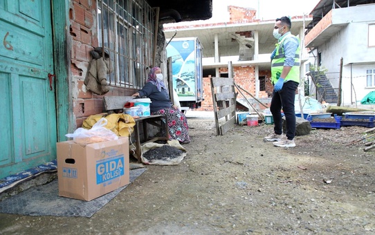 Fatsa'da karantinadaki 400 haneye gıda paketi