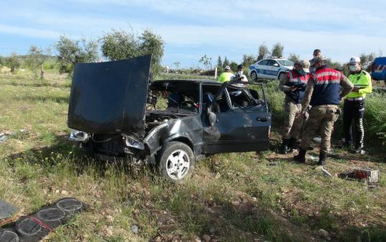 KİLİS'TE OTOMOBİL DEVRİLDİ 2 YARALI