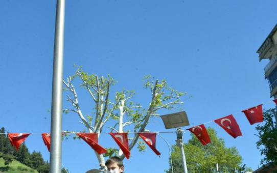 Kahramanmaraş'ta 23 Nisan kutlamasına tek çocuk katıldı