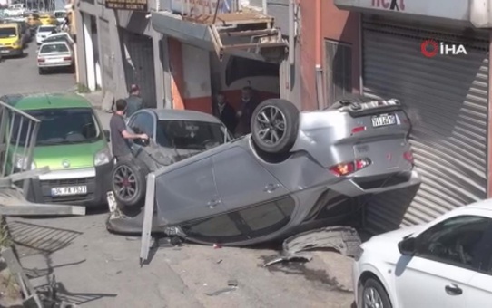 Emanet otomobille seyir halindeyken alt yola uçtu...O anlar kamerada