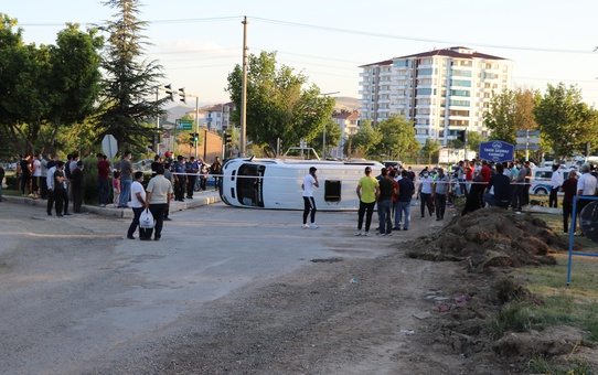 Elazığ'da zincirleme trafik kazası: 19 yaralı