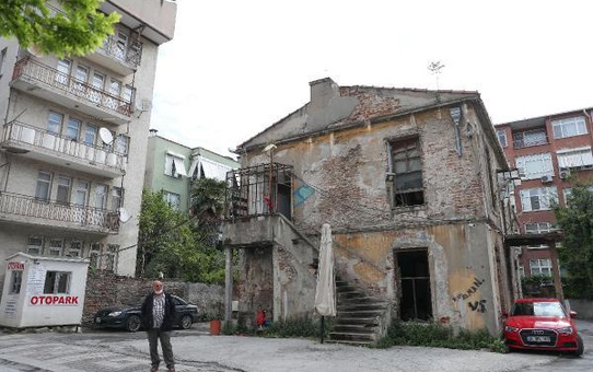 TÜRK EDEBİYATININ USTA İSMİ CENAP ŞAHABETTİN'İN EVİ OTOPARK OLDU