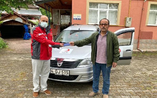 Babasından kalan otomobili, vasiyeti üzerine Kızılay'a bağışladı