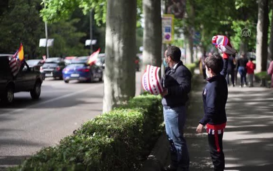 Şampiyonluğunu kutlayan Atletico Madrid, taraftarları olmadan kupasını aldı