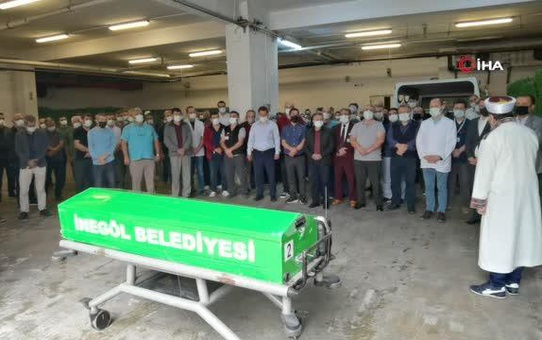 Sevilen sağlık memuruna veda