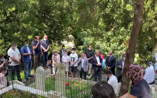 Prof. Dr. Ahmet Yüksel Özemre vefatının 13. yılında kabri başında anıldı